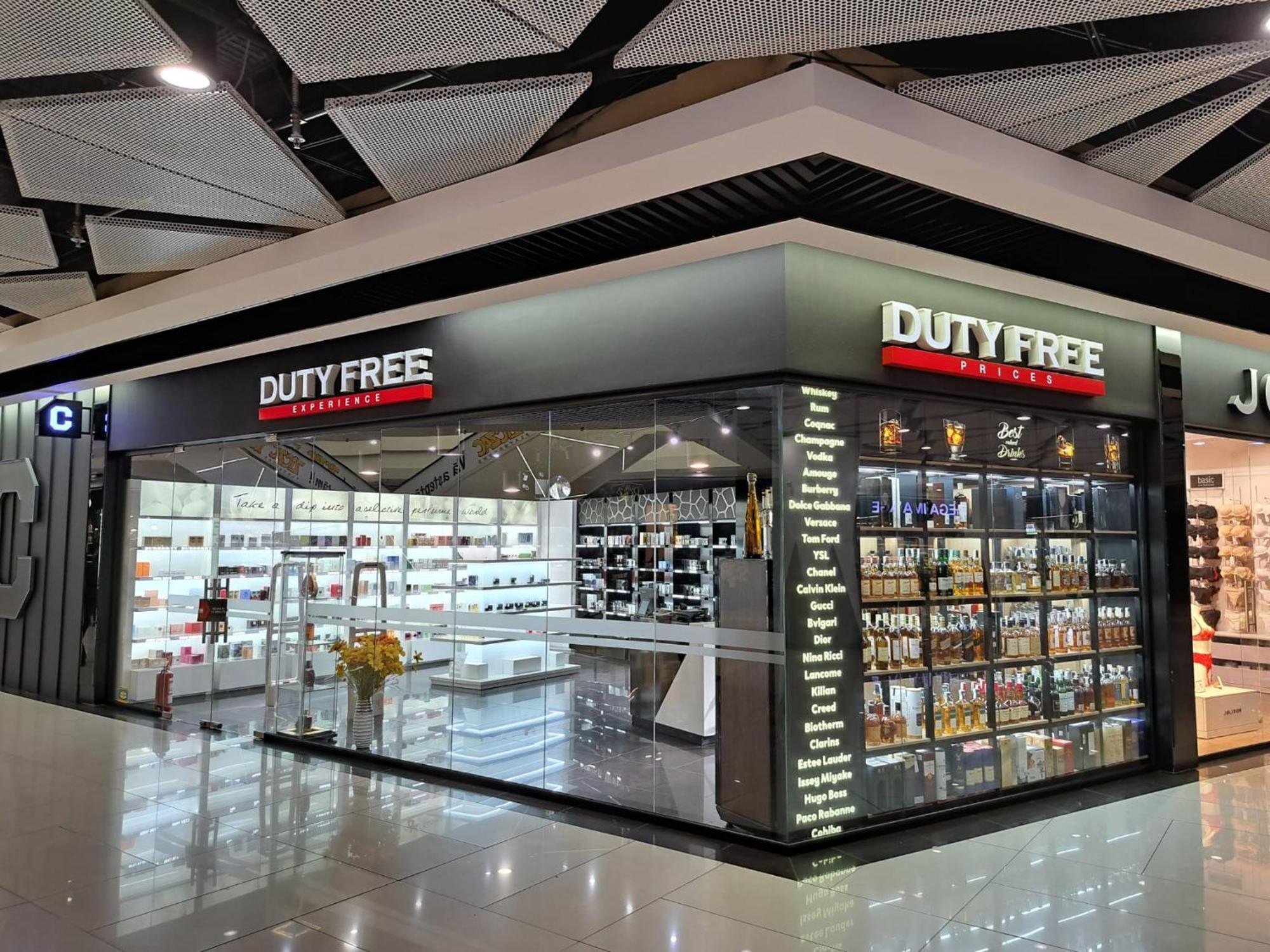 Hotel Platinia Клуж-Напока Екстер'єр фото Duty Free at the airport